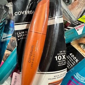 COVERGIRL Lash Blast Volume Mascara in Vibrant Orange 805